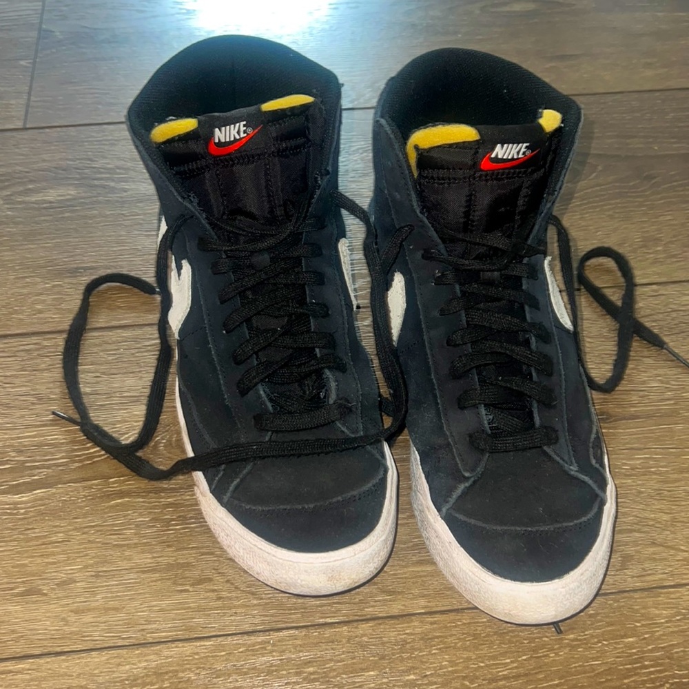 Black Nike high-tops size 9.5